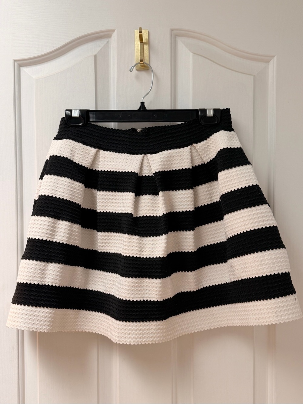 🌸M Forever 21 Black and White Striped Skirt- Thick Material🌸